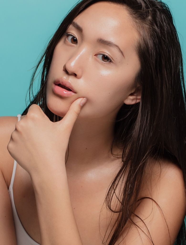 Model with hydrated skin