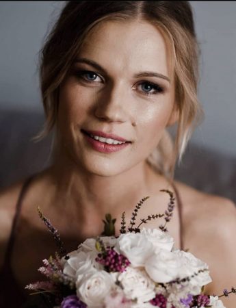 bridesmaid make-up blonde model